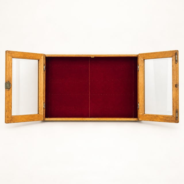 Wall-mounted display case with two openings in wood and glass. Closure point. Ideal for decoration or collection. Height...
