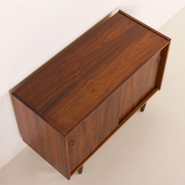 Small Danish Rosewood Sideboard attributed to Hundevad, 1960s For Sale - Image 12 of 18