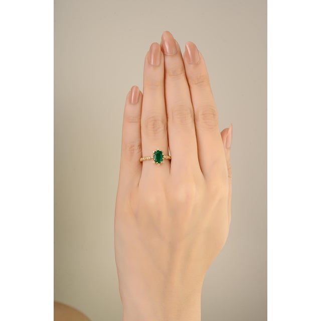 Metal 14k Gold 1.23 Carat Emerald Sunburst Diamond Heirloom Ring Size 6 For Sale - Image 7 of 13