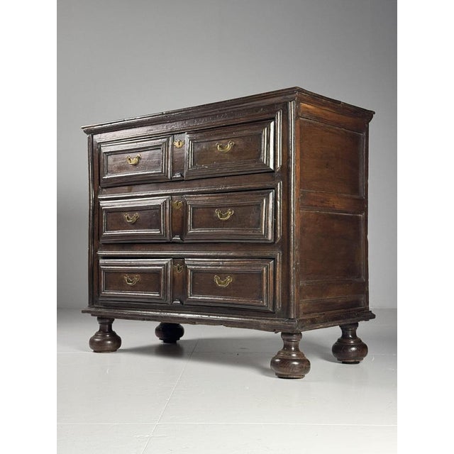 English Chest of Drawers in Oak, 1600s For Sale - Image 10 of 18