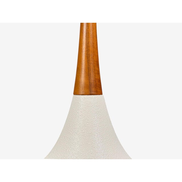 White 1950s American Modern, Large Table Lamps, Porcelain, Walnut, Brass For Sale - Image 8 of 12