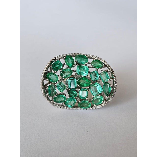 Set in 18k Gold, 9.55 Carats, Natural Zambian Emerald & Diamonds Cocktail Ring, Us Size 6 For Sale - Image 10 of 10