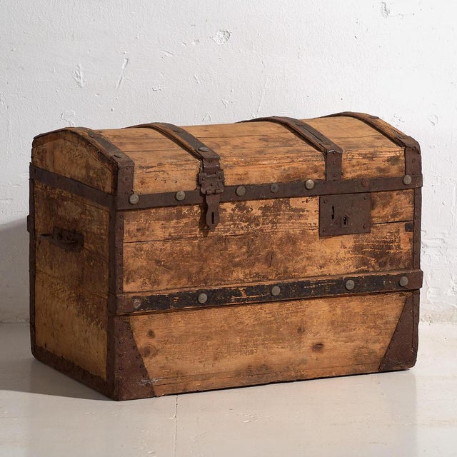 Large Antique Washed Wood Trunk, 1900 For Sale - Image 11 of 11