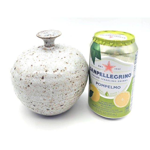 Cream 1970s Roger Butler Studio Pottery Speckled Glazed Bud Vase For Sale - Image 8 of 11