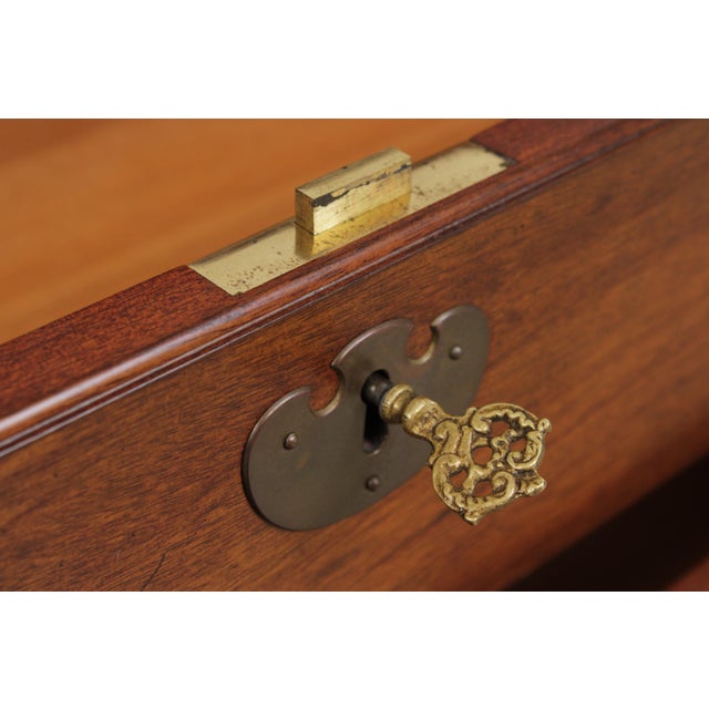 Stickley Mahogany Colonial Williamsburg Bachelor Chest For Sale In Philadelphia - Image 6 of 18