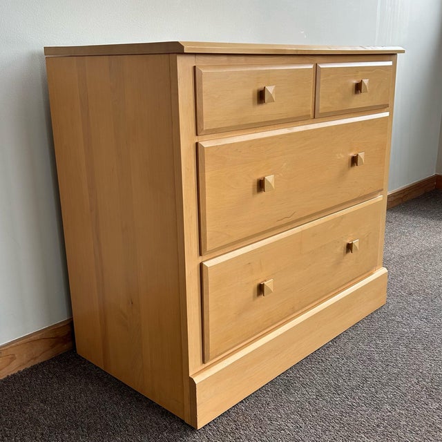 Ethan Allen American Dimensions Maple 3dr. Bachelor’s Chest For Sale - Image 6 of 12
