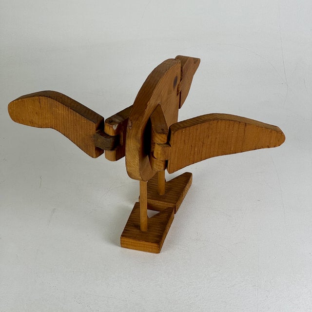 Early 20th Century Vintage American Folk Art Articulated Bird Sculpture in Blond Brown Wood For Sale - Image 5 of 10