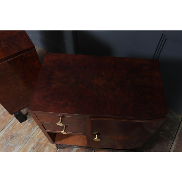 French Art Deco Bedside Cabinets in Figured Walnut, 1930s, Set of 2 For Sale - Image 10 of 16