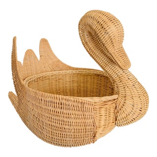Vintage Wicker Swan Basket For Sale