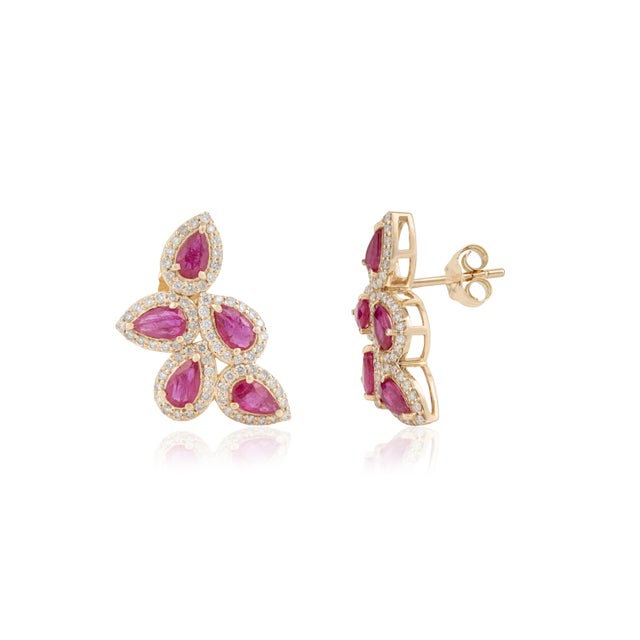 Luxury 14k Yellow Gold 1.83ct Pear Ruby Diamond Floral Stud Earrings- A Pair For Sale In New York - Image 6 of 13