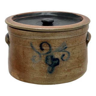 Outstanding Large 2 Gallon American Blue Decorated Stoneware Butter Crock With Rare Original Lid - Early 19th Century For Sale