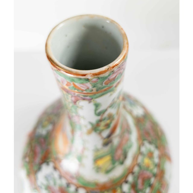 19th Century Chinese Export Chinoiserie Rose Medallion Bottle Vase With Lid For Sale - Image 17 of 18