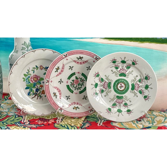 Chinoiserie Pink and Green Floral Chinoiserie Decorative Plates - Set of 3 For Sale - Image 3 of 11