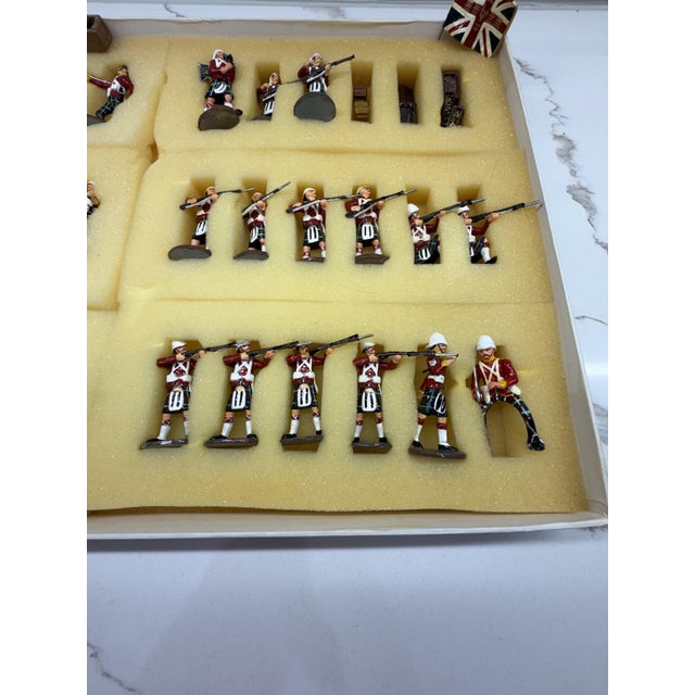 1990s King & Country Seaforths Painted Lead Soldier Set For Sale - Image 4 of 17