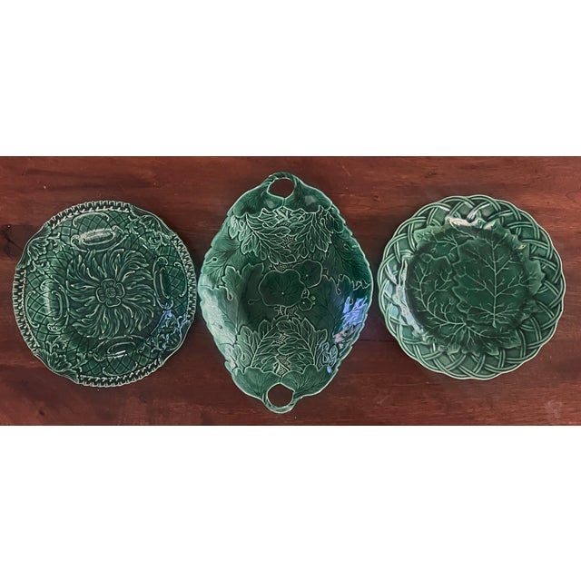 Antique English Green Majolica Bread Basket and Wall Plates- Set of 3 For Sale - Image 14 of 16