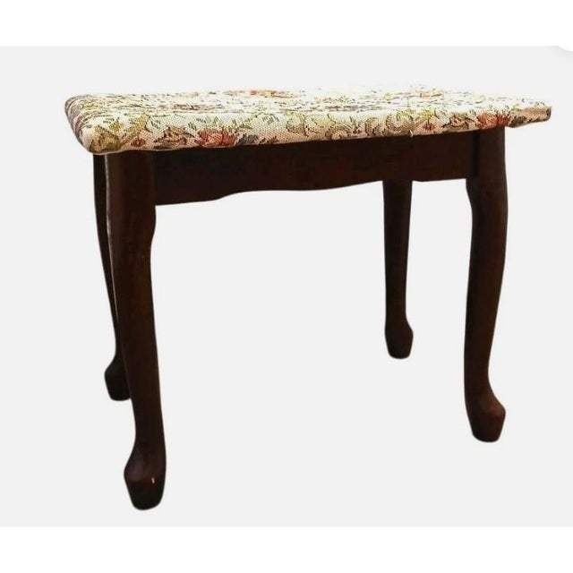 2008 Vanity Bench Mahogany Queen Ann Tapestry style Piano Foot Stool Traditional Regency Classic This vintage 2008...