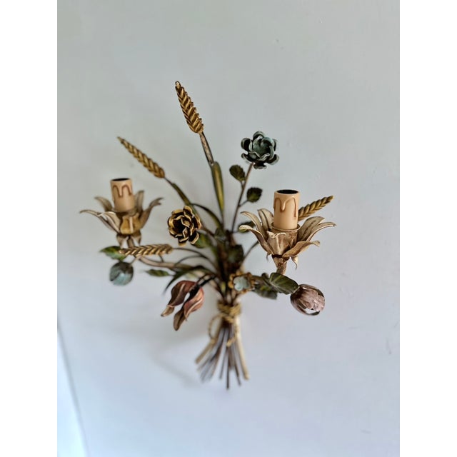 Italian Hand-Painted Tole Floral Bouquet Wall Sconce, 1940s For Sale - Image 4 of 18