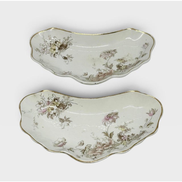 Victorian Late 19th Century Victorian English Alfred Meakin Crescent Semi-Porcelain Bone Dishes With Scalloped Rims, Gold Trim, Floral Pattern - Pair For Sale - Image 3 of 12