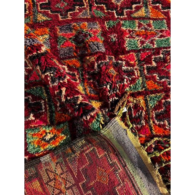 Vintage Moroccan Boujad Rug – 1970s Haouz Tribal Area Rug For Sale - Image 6 of 9