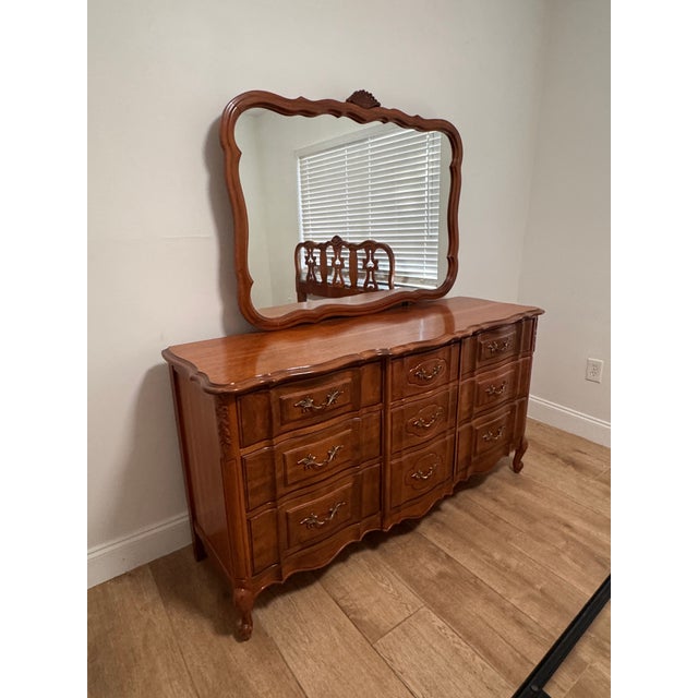 French Provincial Dresser With Mirror, C. 1960s-1970s For Sale In Miami - Image 6 of 16