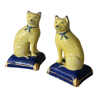 Pair of Vintage Italian Ceramic Cat Figurines on Pillows For Sale