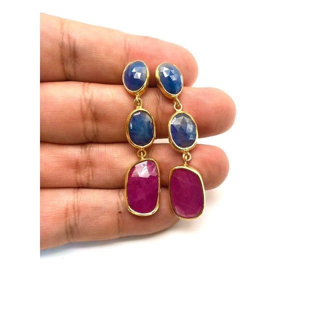 Bochic "Capri" Emerald, Ruby & Multi Rough Cut Sapphire Earrings Set In 18K Gold For Sale - Image 11 of 18