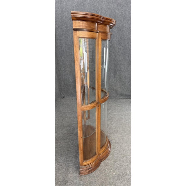 Late 20th Century Pulaski Furniture Co. Bombe Front Curio Cabinet For Sale In Raleigh - Image 6 of 14