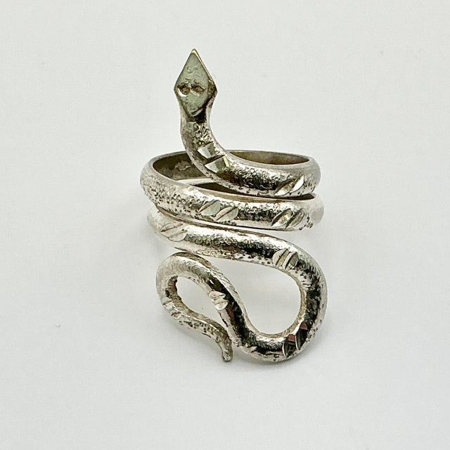 1990s Vintage Southwestern Boho Chic Figurative Sterling Silver Snake Ring - Size 6 For Sale - Image 4 of 12