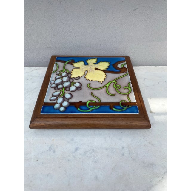 French Country Art Nouveau Majolica Grapes Trivet Circa 1900 For Sale - Image 3 of 6
