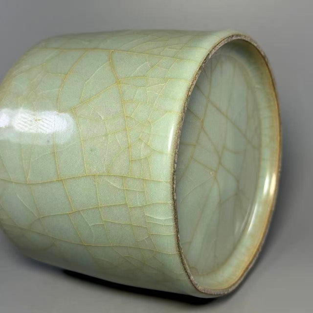 Green Chinese Celadon Crackle Glaze Vase, Collectible Decorative Mallet‑Shape Vessel For Sale - Image 8 of 10