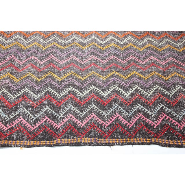 Tribal Vintage Anatolian Cicim Kilim With Zigzag Motifs – Handwoven Tribal Flatweave -6' 3'' X 9' 6 For Sale - Image 3 of 11