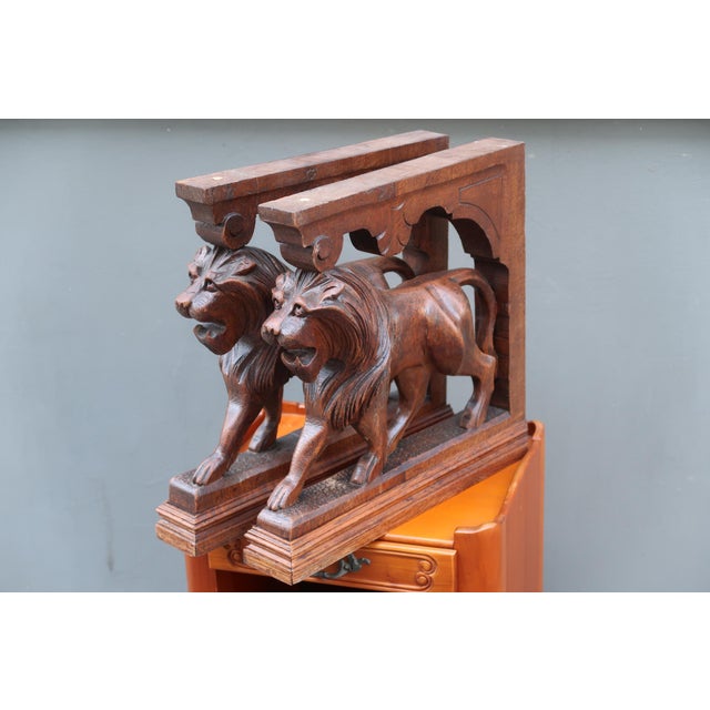 Pair of Large Antique Carved Oak Lions Bookends – 19th Century Renaissance Revival Corbels – Gothic Bookends – Architectural Wood Decor For Sale In Los Angeles - Image 6 of 15