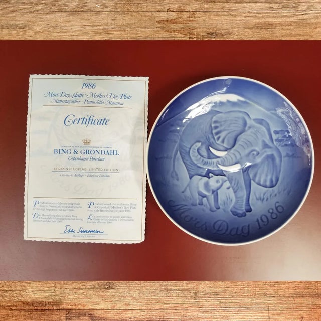 1980s 1980s Vintage Bing and Grondahl Porcelain Mother's Day Decorative Plates - Set of 4 For Sale - Image 5 of 9