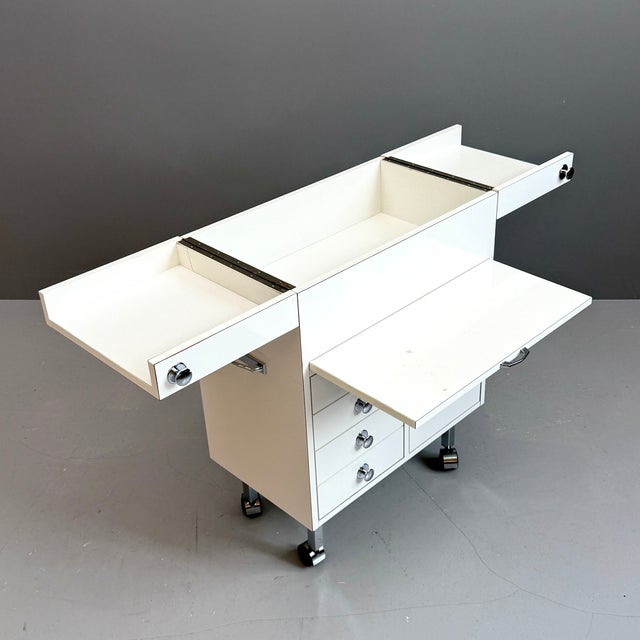 Mid-Century Modern Workboy in White Synthetic Resin, 1970s For Sale - Image 3 of 17