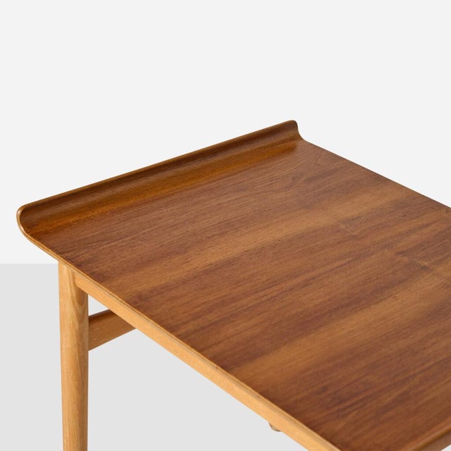 1950s A “Shell” series side table by Hans J Wegner for Fritz Hansen For Sale - Image 9 of 9