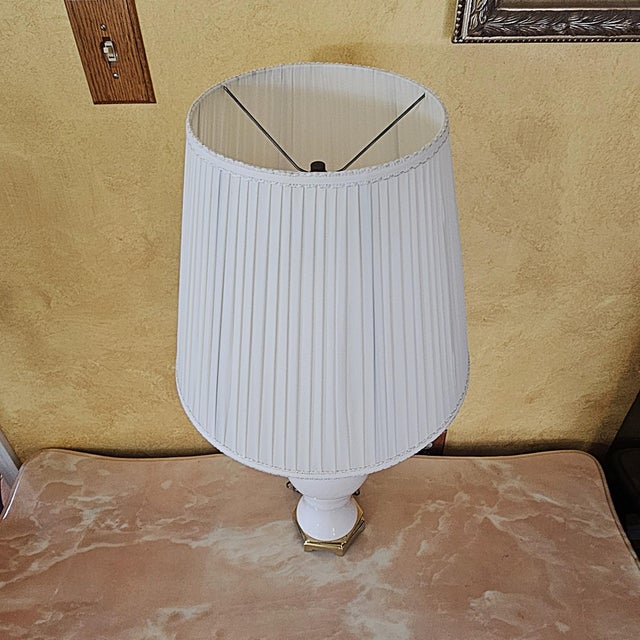 Vintage Paul Hanson White Porcelain Table Lamp on Brass Pagoda Base, Usa For Sale - Image 14 of 18