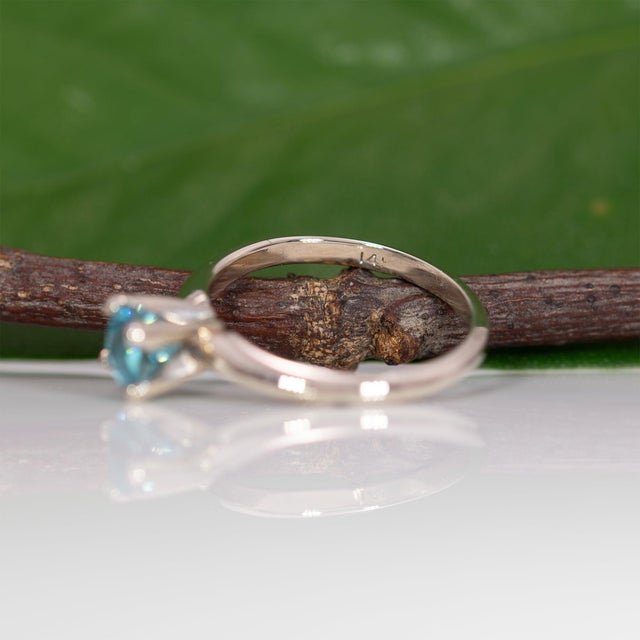 1.07ct Blue Zircon Estate Ring in Solid 10k Gold, Round Cut 5mm - Solitaire Ring, Size 4.25 For Sale - Image 9 of 9
