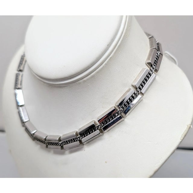 1950s Vintage Signed Monet "Maharani" Rhodium Plated Rope Texture Collar Necklace For Sale - Image 5 of 11
