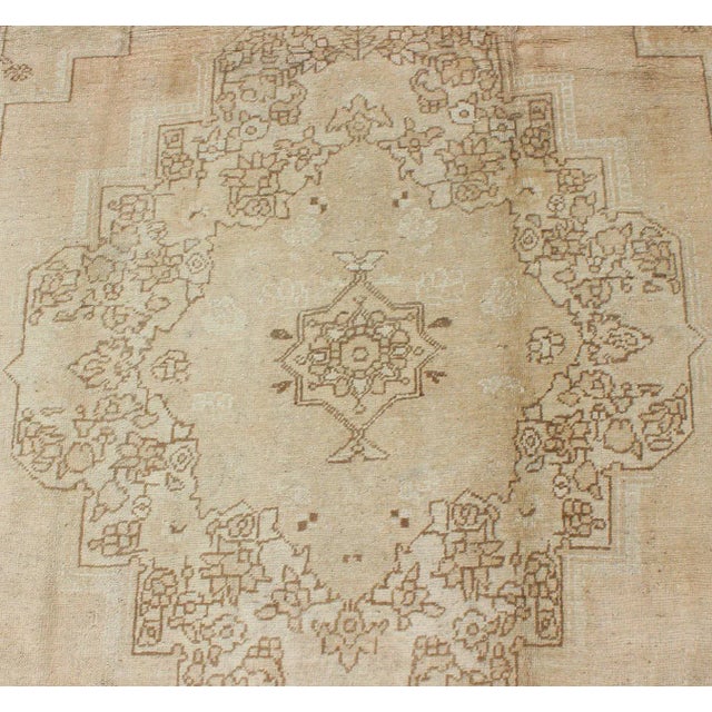 Mid 20th Century Floral Vintage Turkish Oushak Rug With Design in Ivory, Taupe, and Brown For Sale - Image 5 of 10