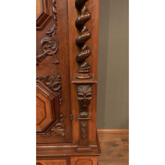 Baroque Hall Cabint in Walnut and Oak, 1750 For Sale - Image 14 of 18