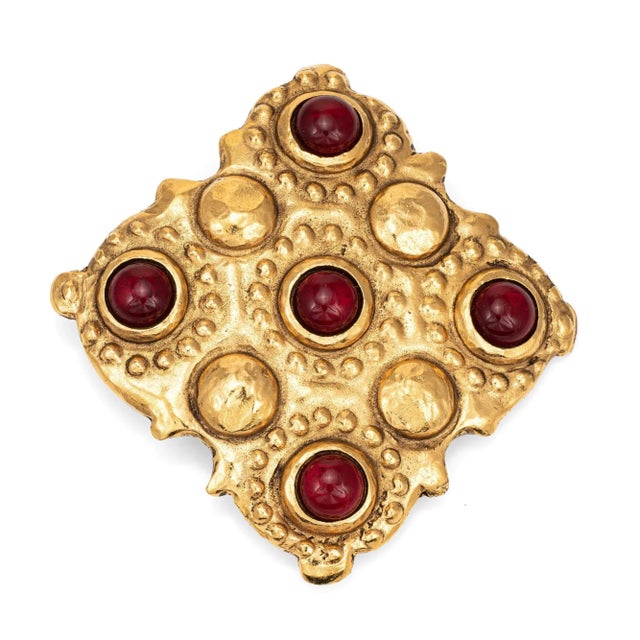 Modern Chanel Collection 23 Gripoix Brooch Victoire de Castellane c1980s Yellow Tone For Sale - Image 3 of 4