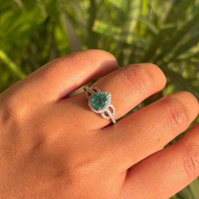Art Deco Pear Emerald & Diamond Halo Engagement Ring in 14k White Gold Size 7 For Sale In New York - Image 6 of 16