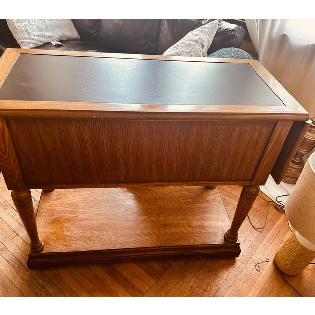 1980s Vintage Stanley Furniture Drop-Leaf Console Table / Server – Traditional Style For Sale - Image 5 of 12