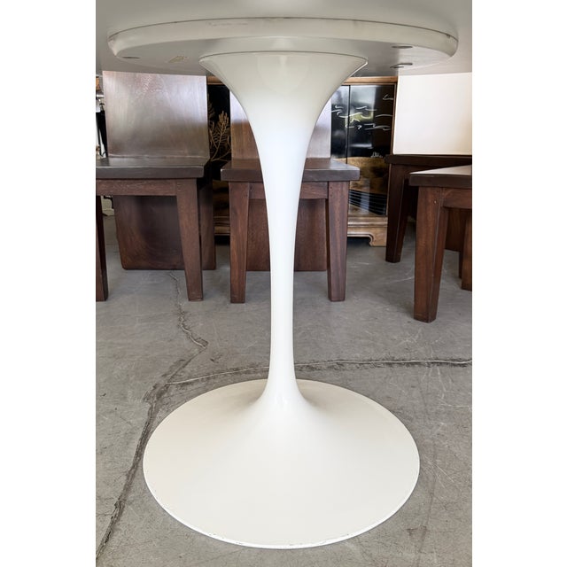 Eero Saarinen for Knoll Round Dining Table For Sale In Miami - Image 6 of 11