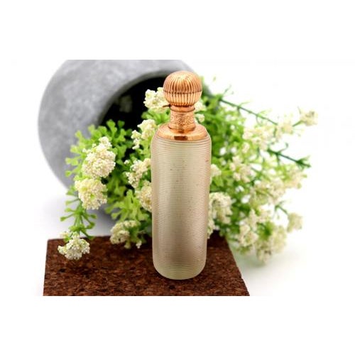 Perfume Bottle in Glass and 15k Gold For Sale - Image 5 of 5