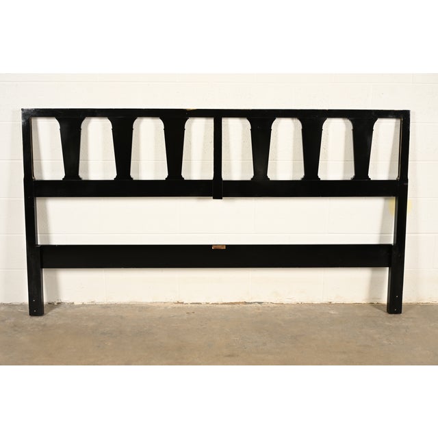 John Widdicomb Mid-Century Hollywood Regency Black Lacquered and Gold Gilt King Size Headboard, Circa 1950s For Sale - Image 11 of 12
