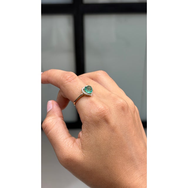 1.2ct Zambian Emerald Heart Necklace in 14k Gold With Halo Diamonds Size 4 For Sale In New York - Image 6 of 17