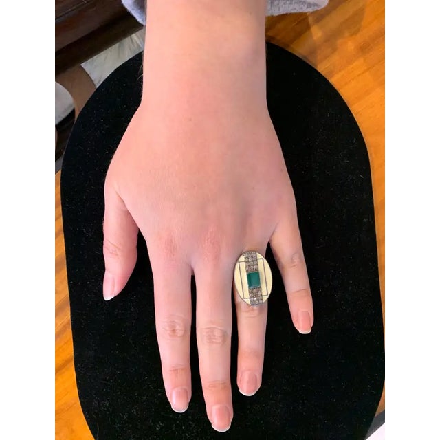Emerald 1990s Emerald, Diamond and White Enamel Cocktail Ring, Size 7.25 For Sale - Image 8 of 8