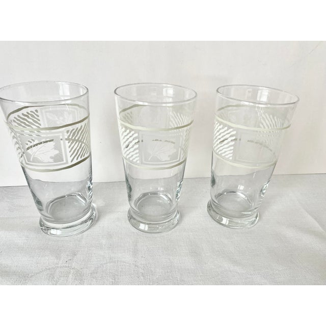 Traditional Vintage Pfaltzgraff Sierra Glassware 16oz Iced Tea/Water Tumbler White Embossed Leaf Set of 3 For Sale - Image 3 of 10