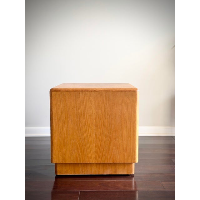 Vintage Waterfall Oak Cube Side Table Pedestal End Table in the Style of Dunbar and Milo Baughman For Sale - Image 10 of 11